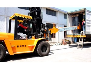 杭州叉車(chē)|玻璃行業(yè)，叉車(chē)串桿屬具卸貨實(shí)拍案例